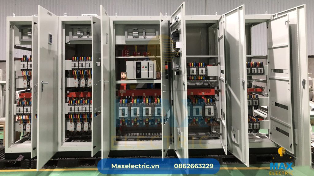 Tủ điện PLC Siemens hoàn thiện, đi dây gọn gàng, có nhãn tên đầy đủ