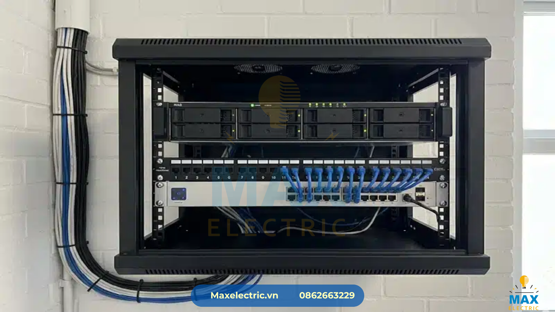 Tủ Rack Cửa Lưới Tổ Ong CNC